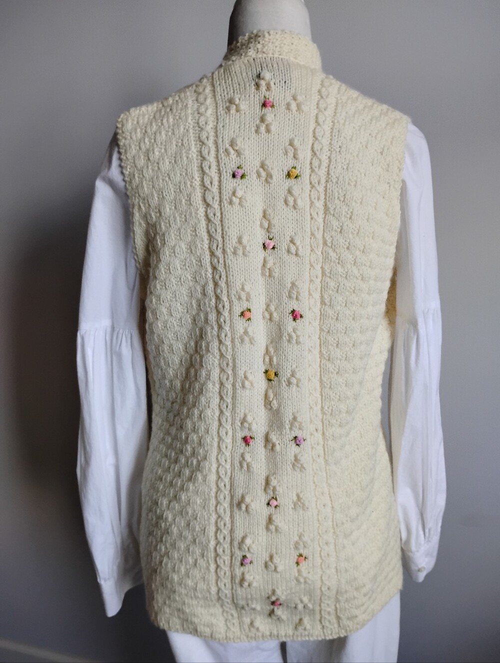 Smith's Of Bermuda Vintage Pure Wool Sweater Vest Cream Pastel Rosettes Size Med - Picture 10 of 16